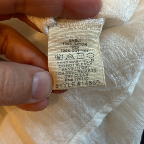 White tunic top with cute detail. Sheer and fits loose. - Picture 5 of 5